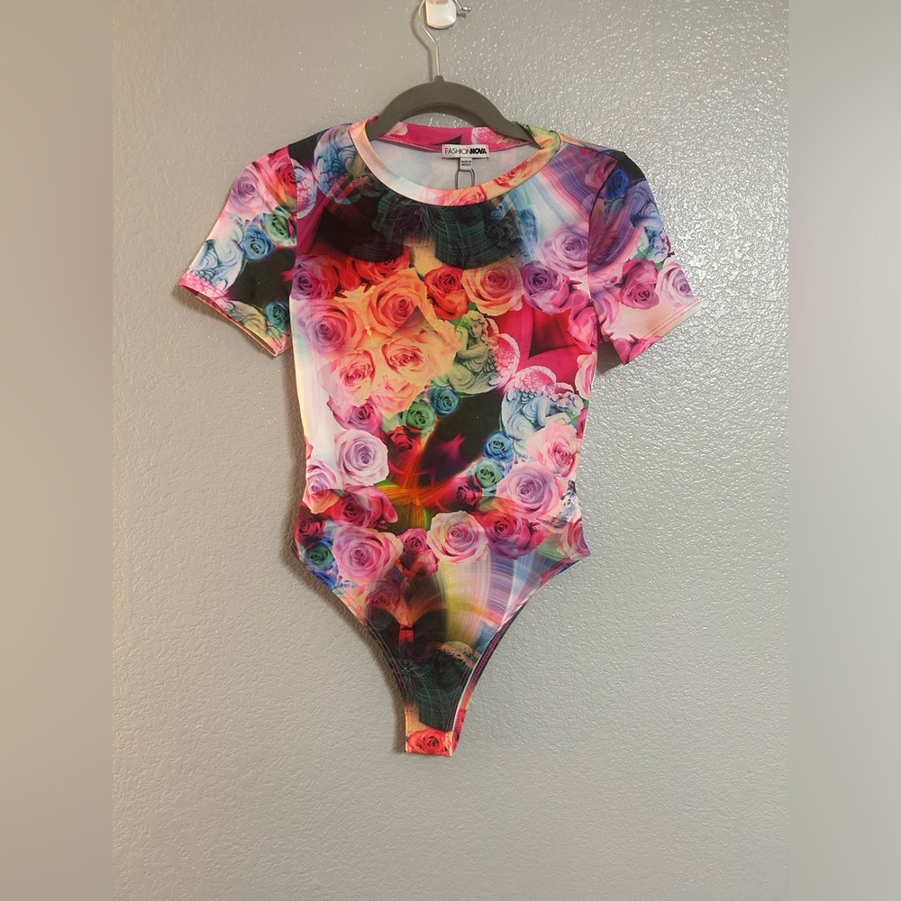 Women’s pink purple blue rose Floral Print stretch bodysuit shirt size small